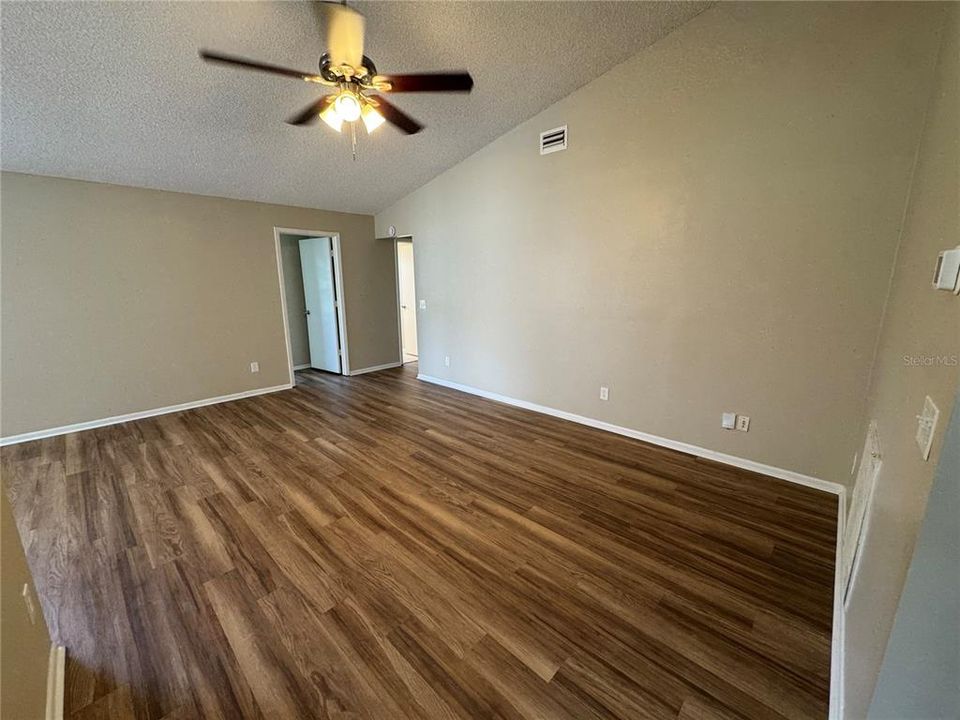 For Sale: $399,900 (4 beds, 2 baths, 2020 Square Feet)