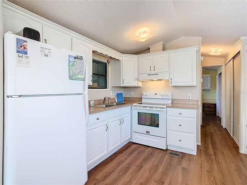 На продажу: $109,900 (1 спален, 1 ванн, 708 Квадратных фут)