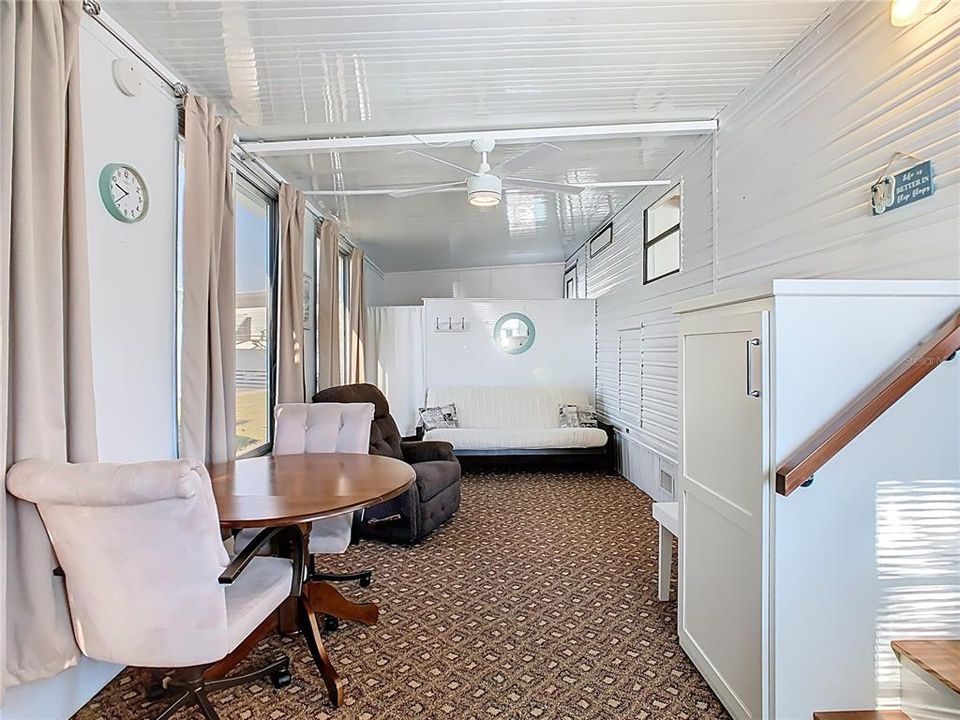 На продажу: $109,900 (1 спален, 1 ванн, 708 Квадратных фут)