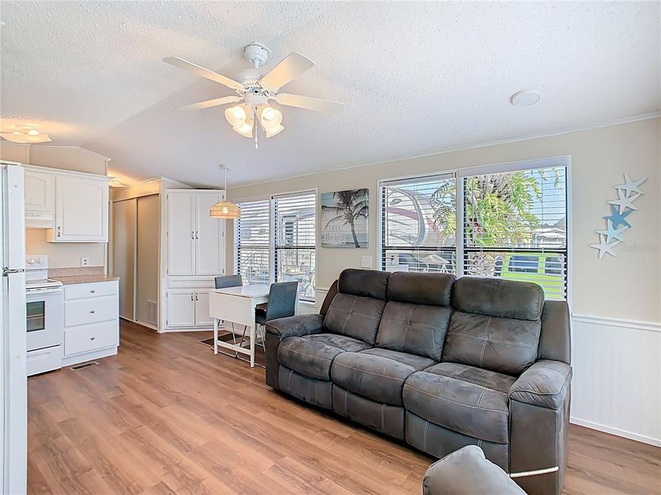 На продажу: $109,900 (1 спален, 1 ванн, 708 Квадратных фут)