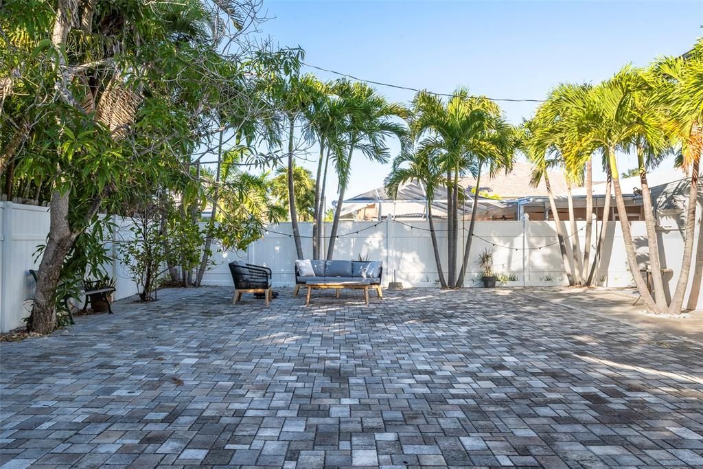 For Sale: $1,339,000 (3 beds, 3 baths, 1939 Square Feet)