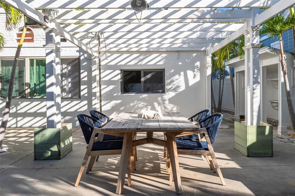 For Sale: $1,339,000 (3 beds, 3 baths, 1939 Square Feet)