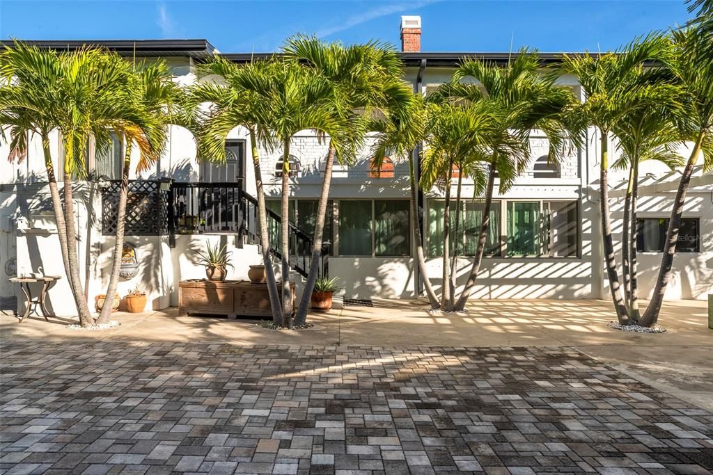 For Sale: $1,339,000 (3 beds, 3 baths, 1939 Square Feet)