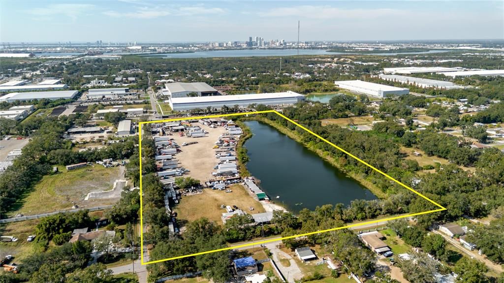 На продажу: $24,900,000 (15.58 acres)