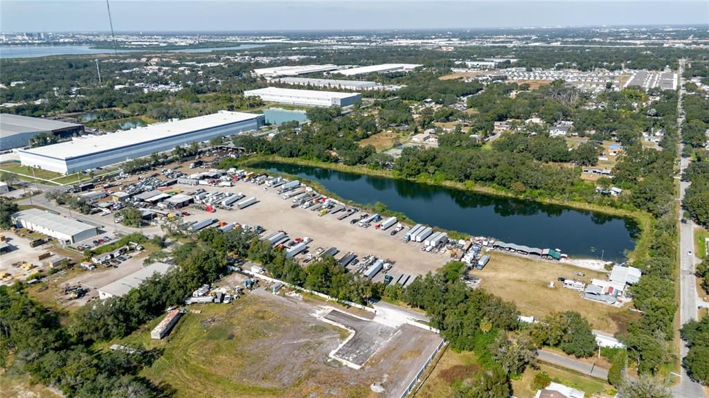 На продажу: $24,900,000 (15.58 acres)