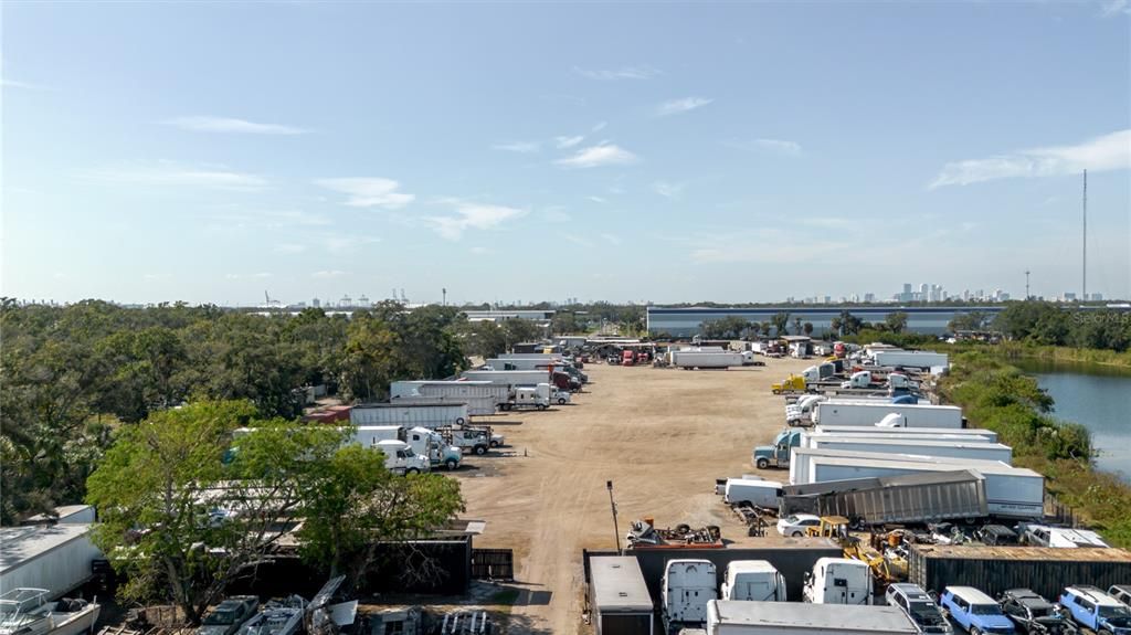 На продажу: $24,900,000 (15.58 acres)