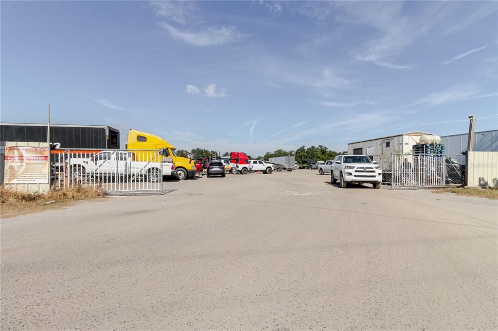 На продажу: $24,900,000 (15.58 acres)