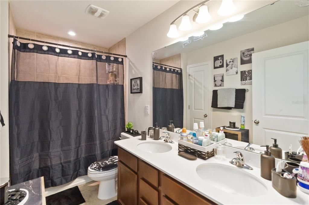 For Sale: $485,000 (4 beds, 3 baths, 2374 Square Feet)