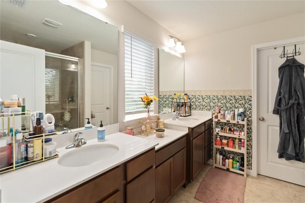 For Sale: $485,000 (4 beds, 3 baths, 2374 Square Feet)