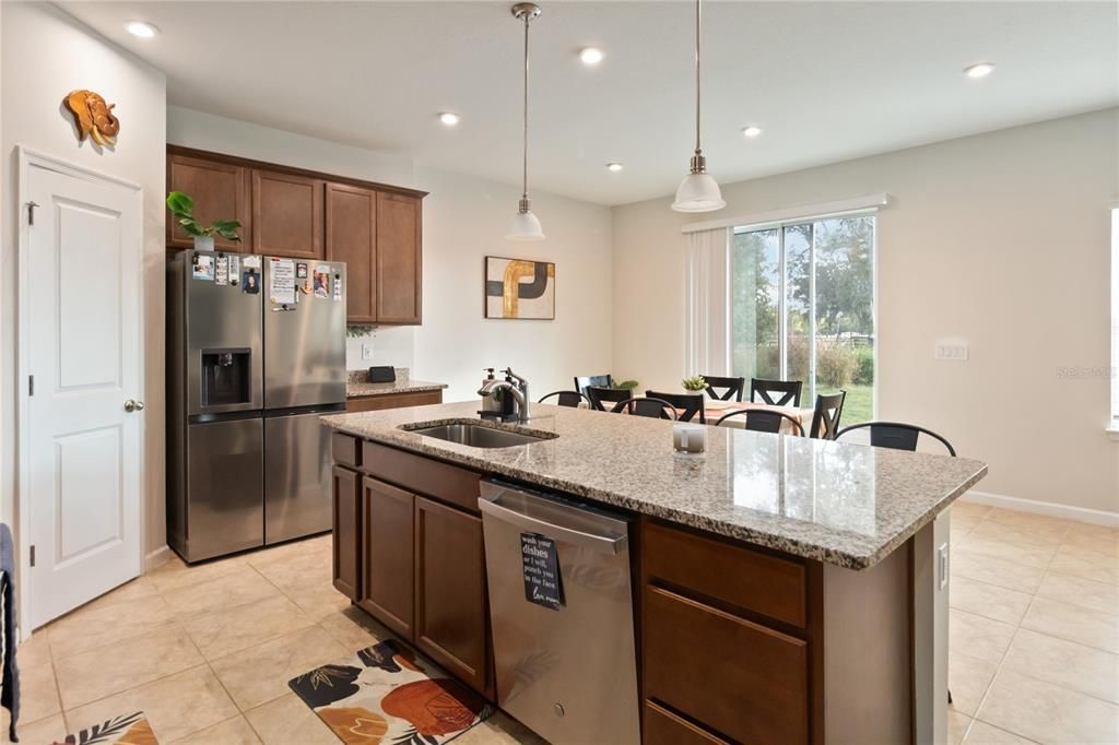 For Sale: $485,000 (4 beds, 3 baths, 2374 Square Feet)