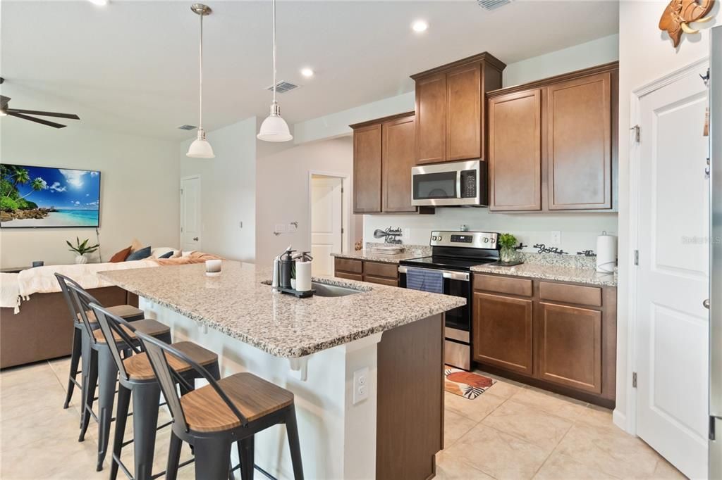 For Sale: $485,000 (4 beds, 3 baths, 2374 Square Feet)