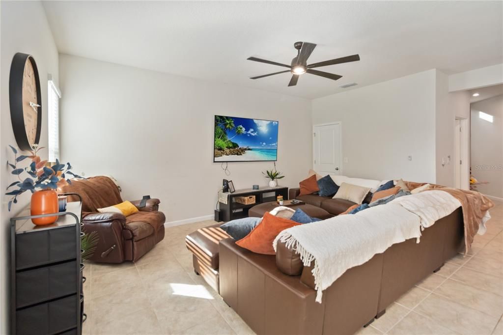 For Sale: $485,000 (4 beds, 3 baths, 2374 Square Feet)