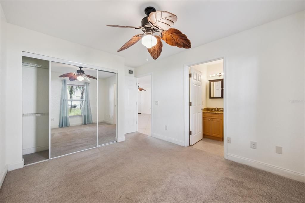 For Sale: $168,150 (2 beds, 2 baths, 840 Square Feet)