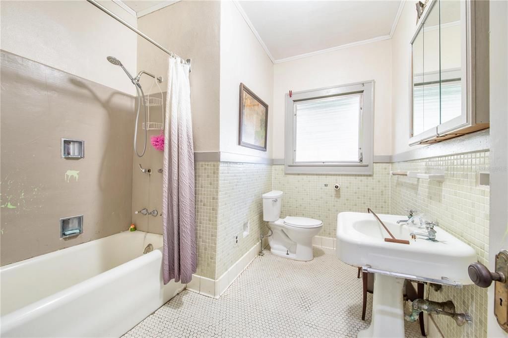 待售: $249,000 (3 贝兹, 1 浴室, 1590 平方英尺)