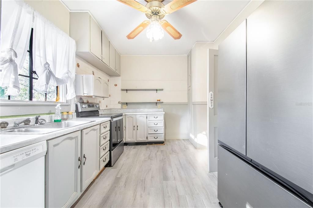 待售: $249,000 (3 贝兹, 1 浴室, 1590 平方英尺)