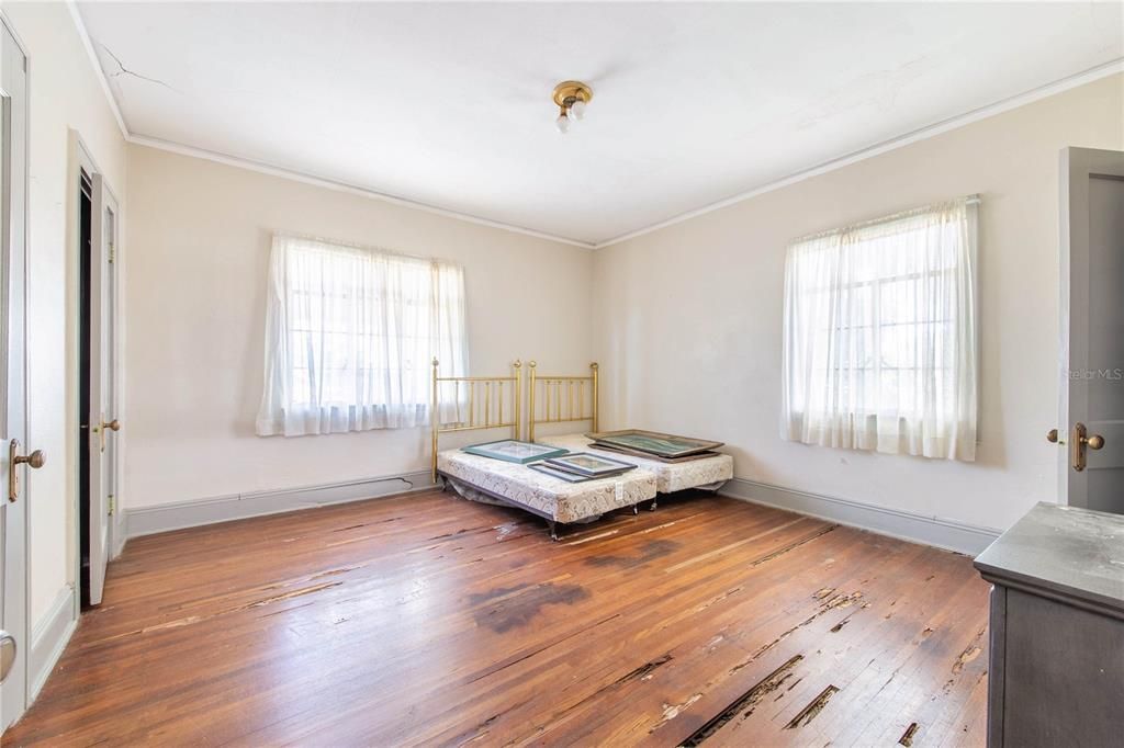 待售: $249,000 (3 贝兹, 1 浴室, 1590 平方英尺)