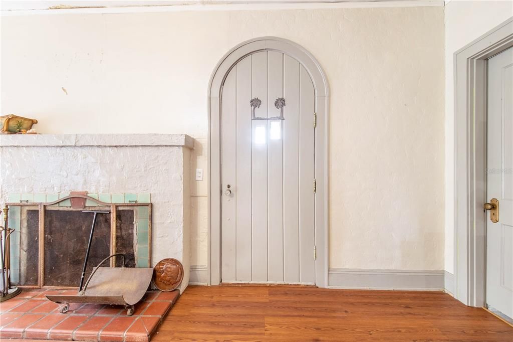 待售: $249,000 (3 贝兹, 1 浴室, 1590 平方英尺)