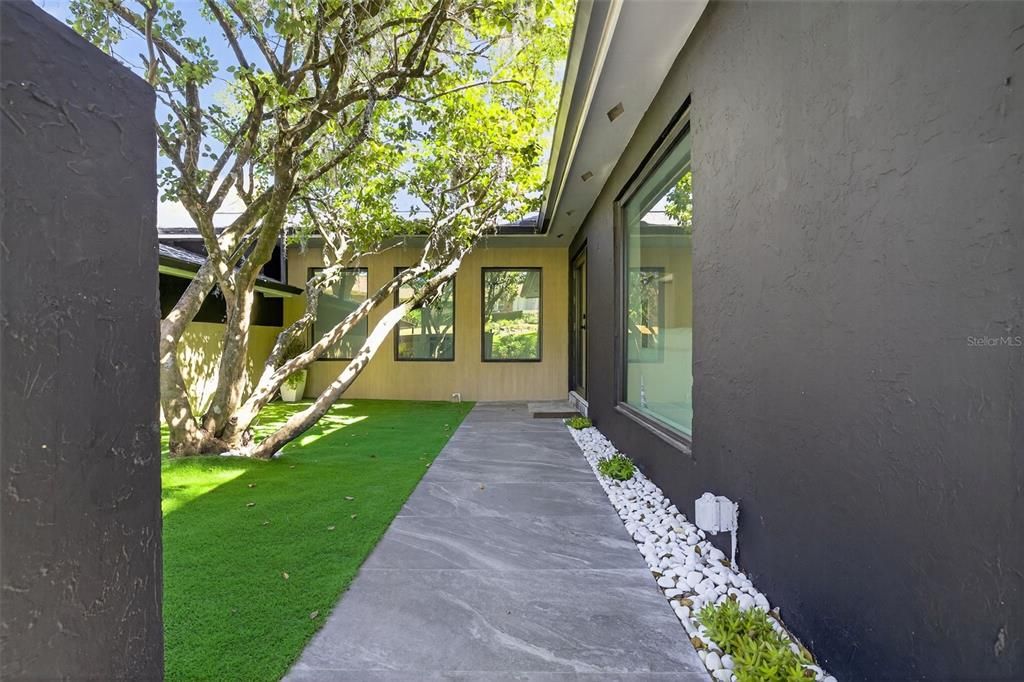 For Sale: $899,000 (5 beds, 2 baths, 2703 Square Feet)