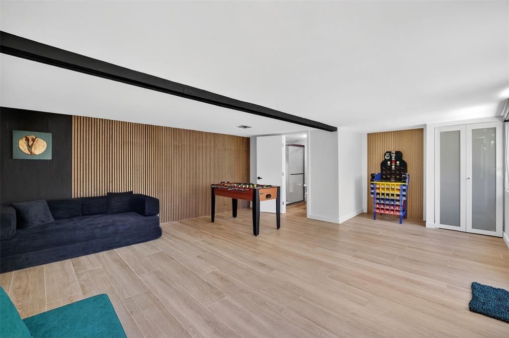 For Sale: $899,000 (5 beds, 2 baths, 2703 Square Feet)