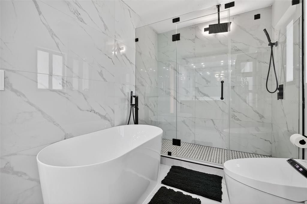 For Sale: $899,000 (5 beds, 2 baths, 2703 Square Feet)