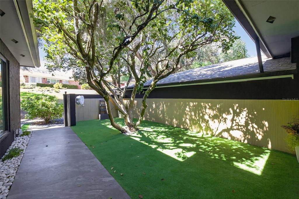 For Sale: $899,000 (5 beds, 2 baths, 2703 Square Feet)