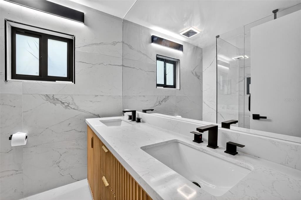 For Sale: $899,000 (5 beds, 2 baths, 2703 Square Feet)