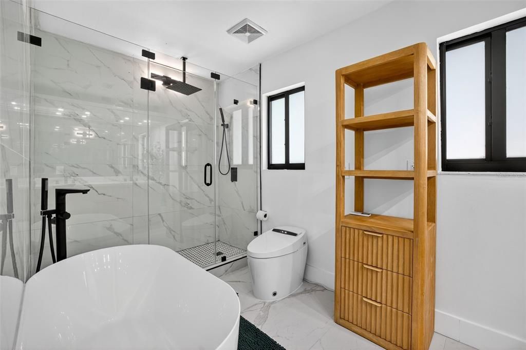 For Sale: $899,000 (5 beds, 2 baths, 2703 Square Feet)