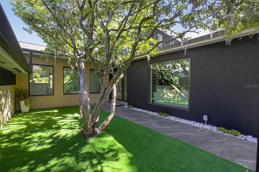 For Sale: $899,000 (5 beds, 2 baths, 2703 Square Feet)