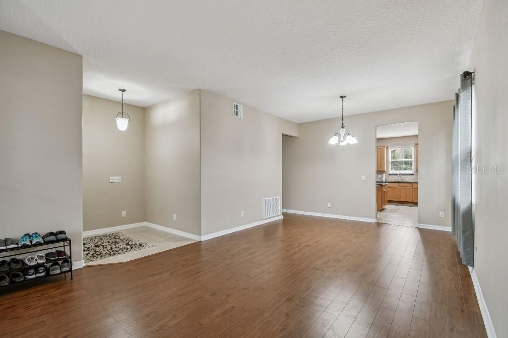 En Venta: $514,900 (3 camas, 2 baños, 2605 Pies cuadrados)