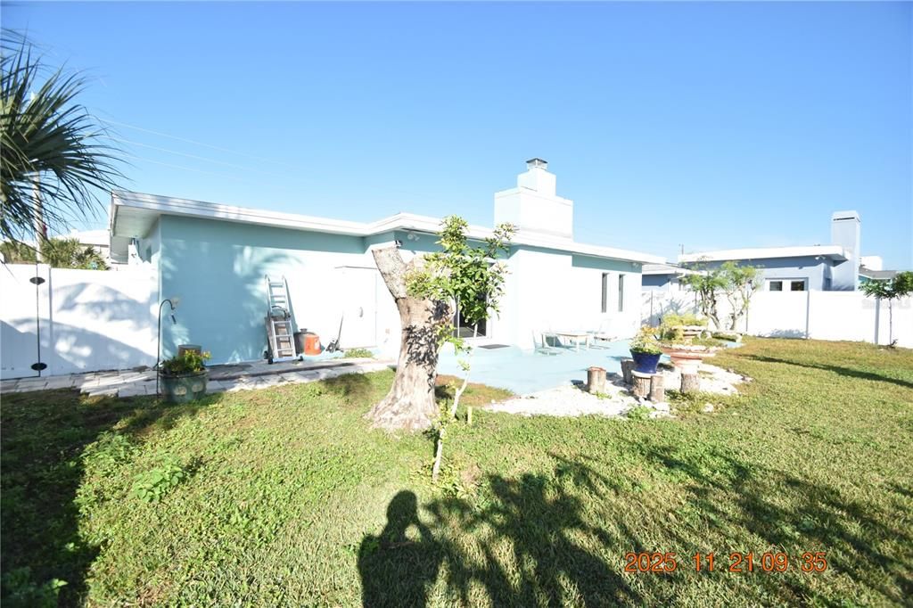 For Rent: $3,995 (3 beds, 2 baths, 1930 Square Feet)