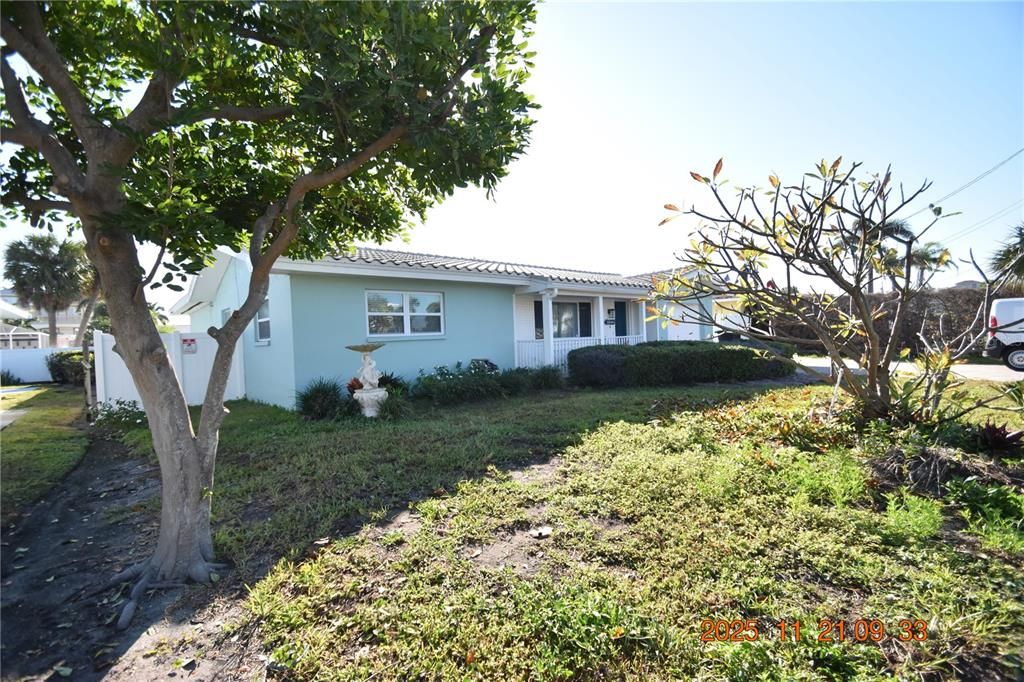 For Rent: $3,995 (3 beds, 2 baths, 1930 Square Feet)