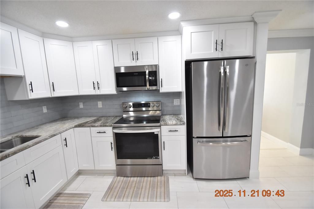 For Rent: $3,995 (3 beds, 2 baths, 1930 Square Feet)