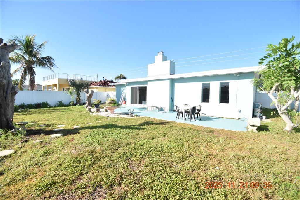 For Rent: $3,995 (3 beds, 2 baths, 1930 Square Feet)