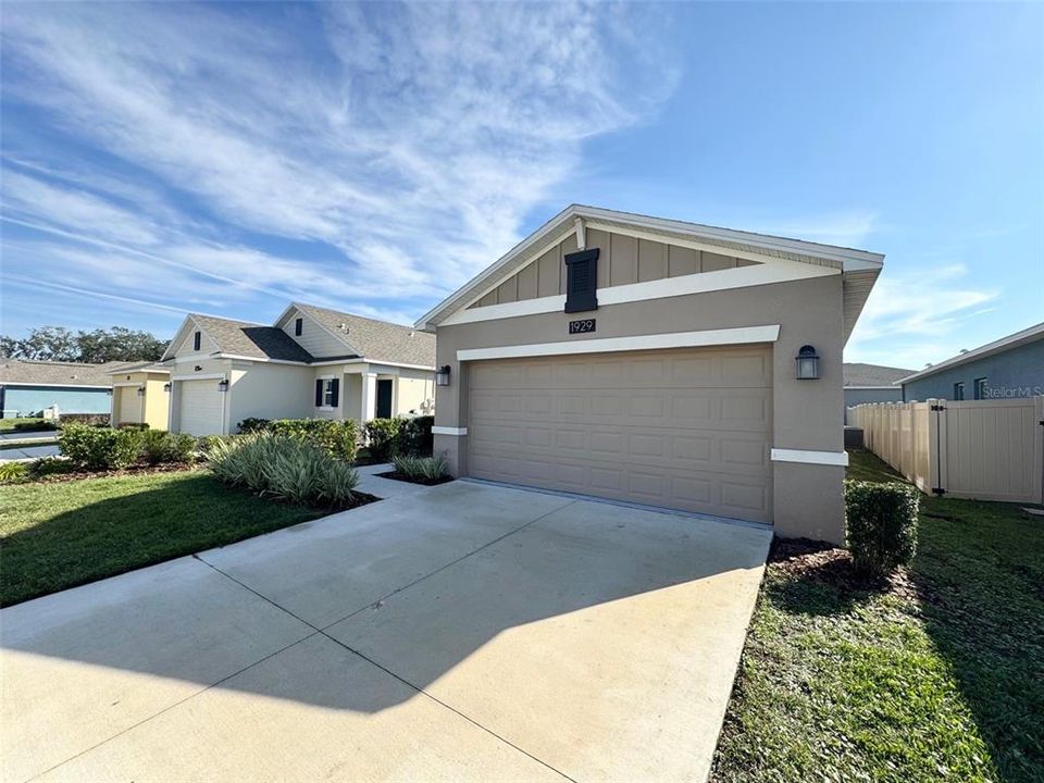 合同活跃: $2,250 (3 贝兹, 2 浴室, 1265 平方英尺)