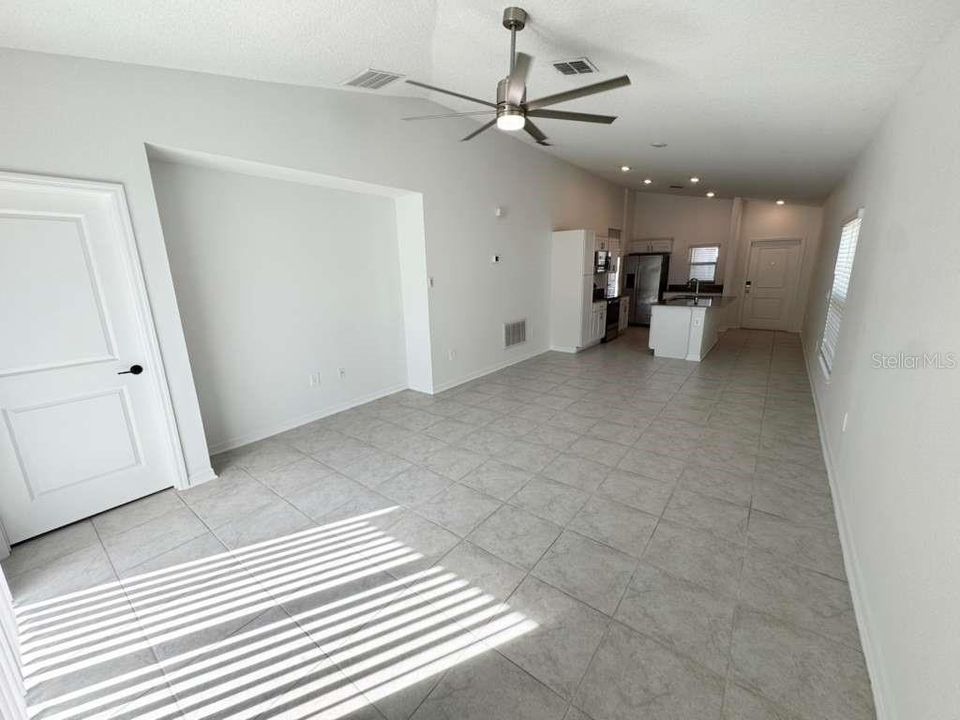 合同活跃: $2,250 (3 贝兹, 2 浴室, 1265 平方英尺)