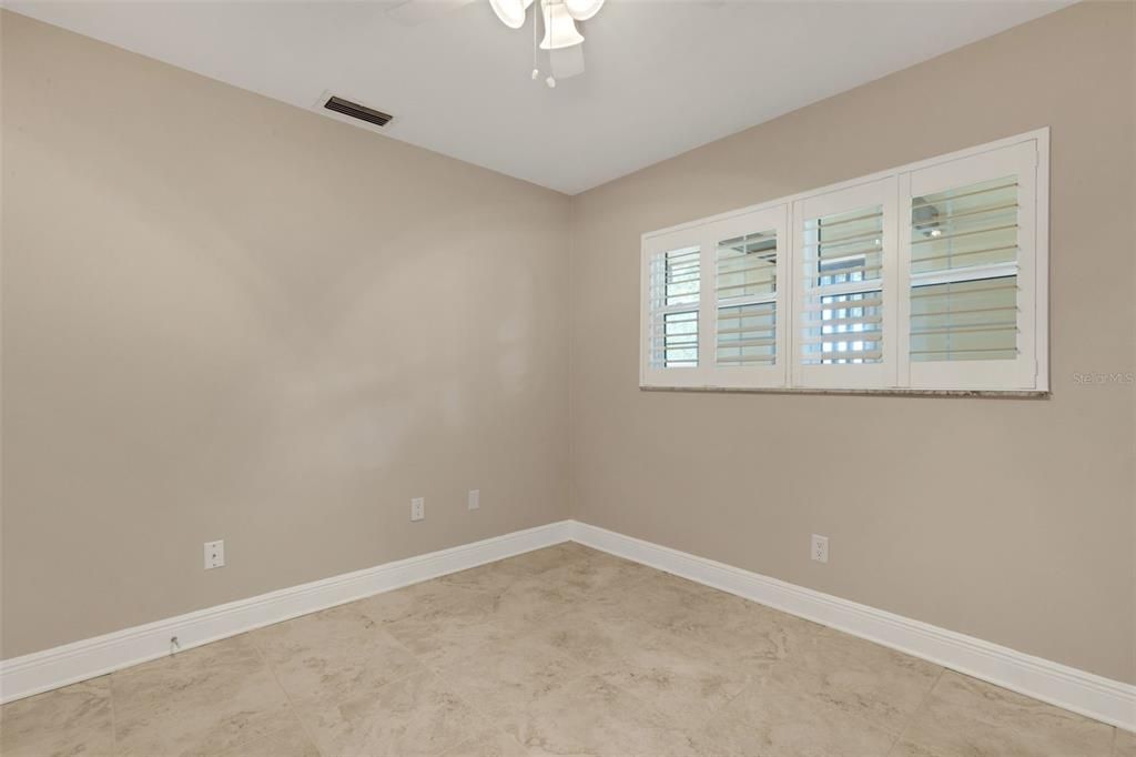 合同活跃: $187,500 (2 贝兹, 1 浴室, 875 平方英尺)