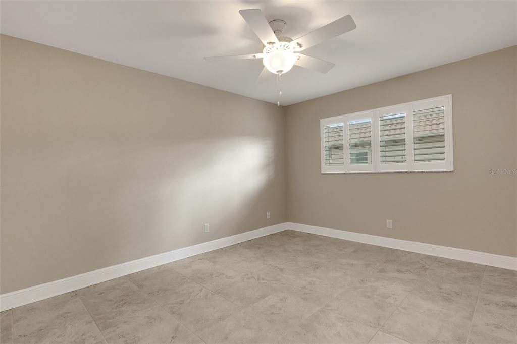 合同活跃: $187,500 (2 贝兹, 1 浴室, 875 平方英尺)