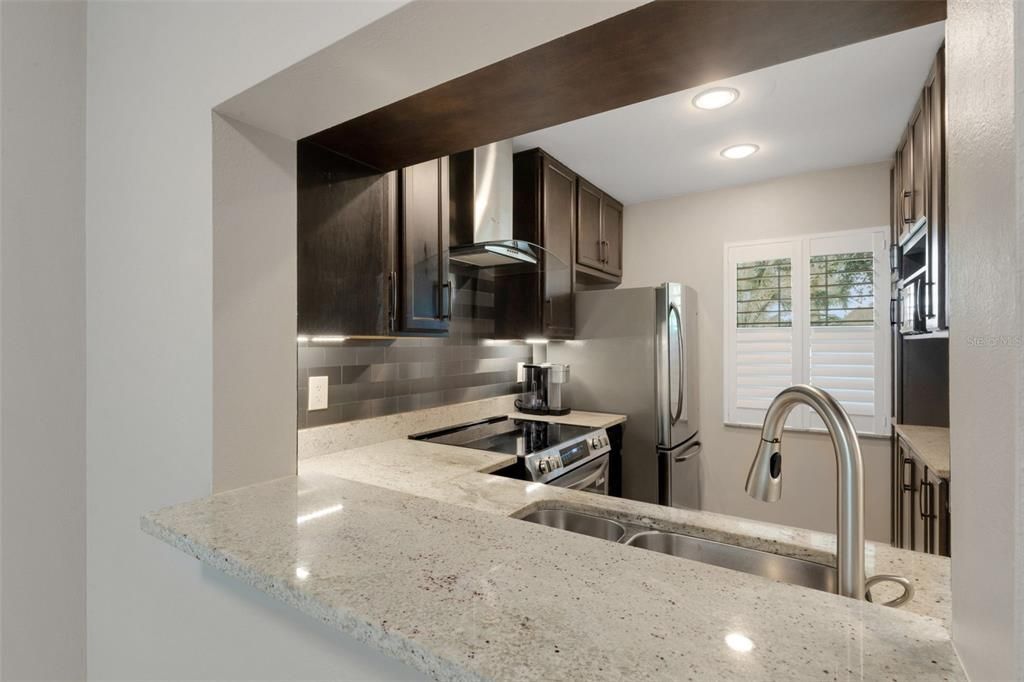 For Sale: $187,500 (2 beds, 1 baths, 875 Square Feet)