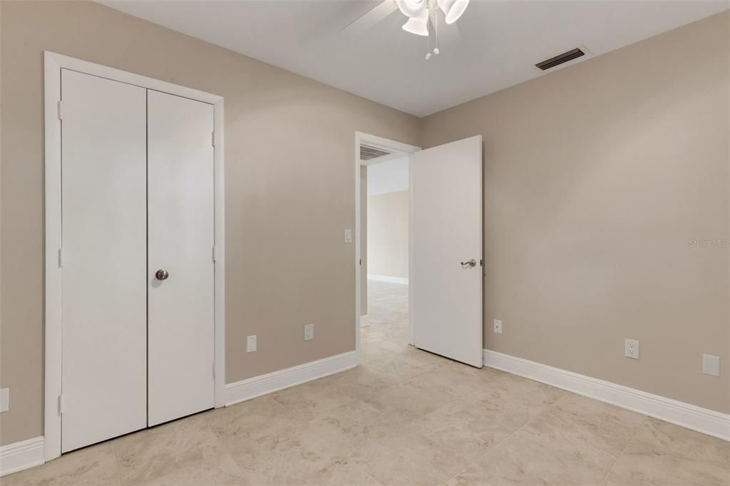 For Sale: $187,500 (2 beds, 1 baths, 875 Square Feet)