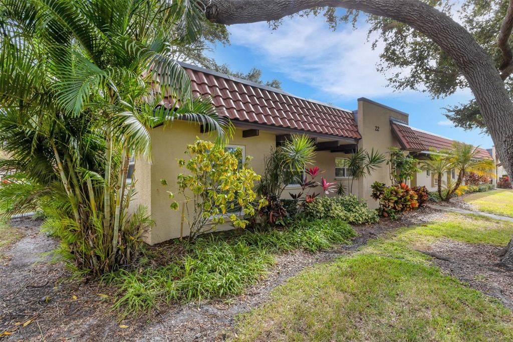 合同活跃: $187,500 (2 贝兹, 1 浴室, 875 平方英尺)