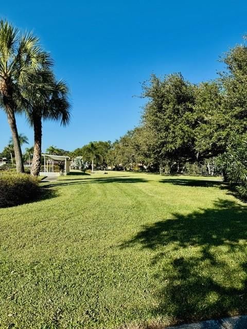 For Sale: $187,500 (2 beds, 1 baths, 875 Square Feet)