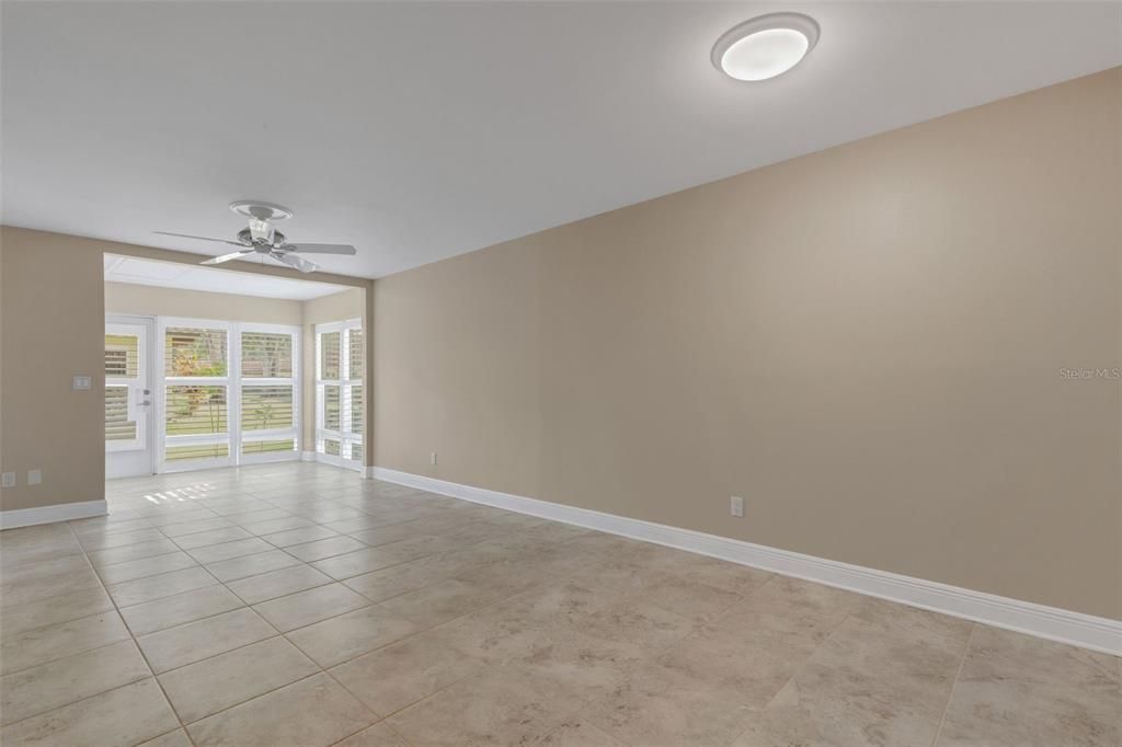 For Sale: $187,500 (2 beds, 1 baths, 875 Square Feet)