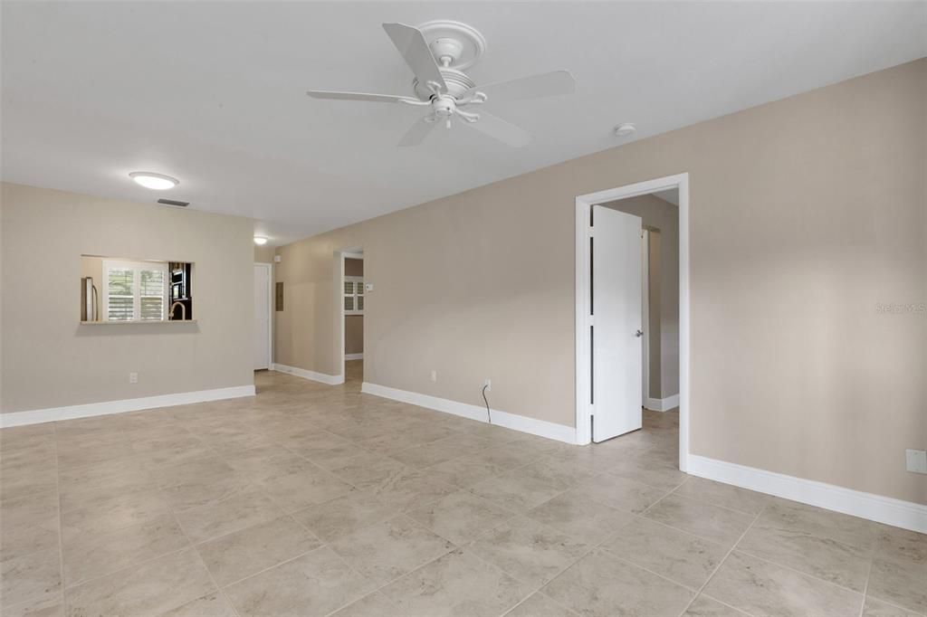 For Sale: $187,500 (2 beds, 1 baths, 875 Square Feet)