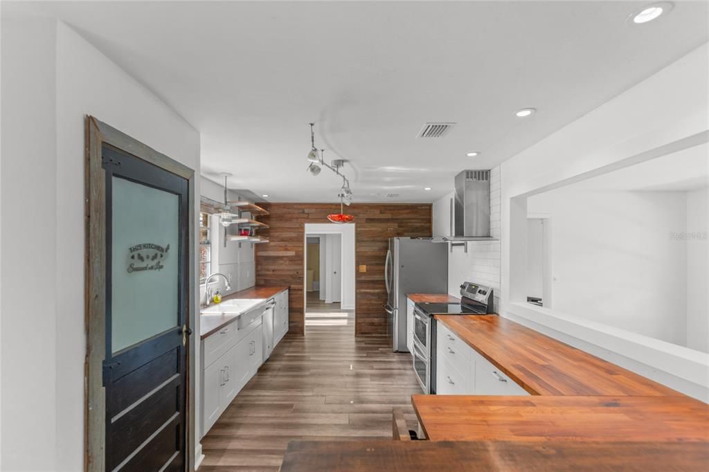 For Sale: $465,000 (3 beds, 2 baths, 2158 Square Feet)