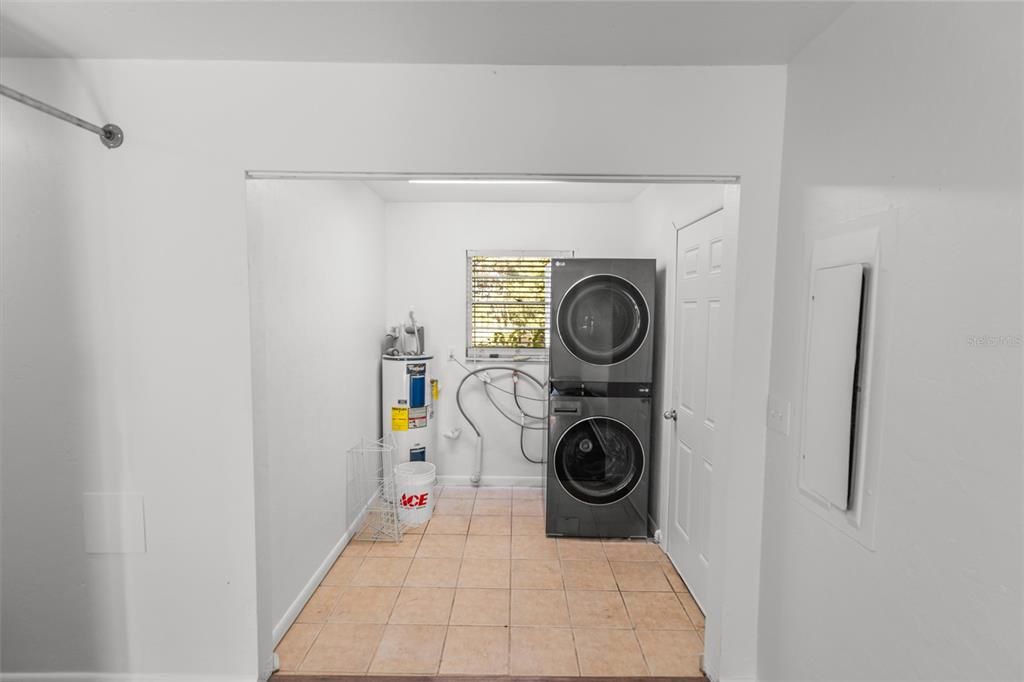 For Sale: $465,000 (3 beds, 2 baths, 2158 Square Feet)