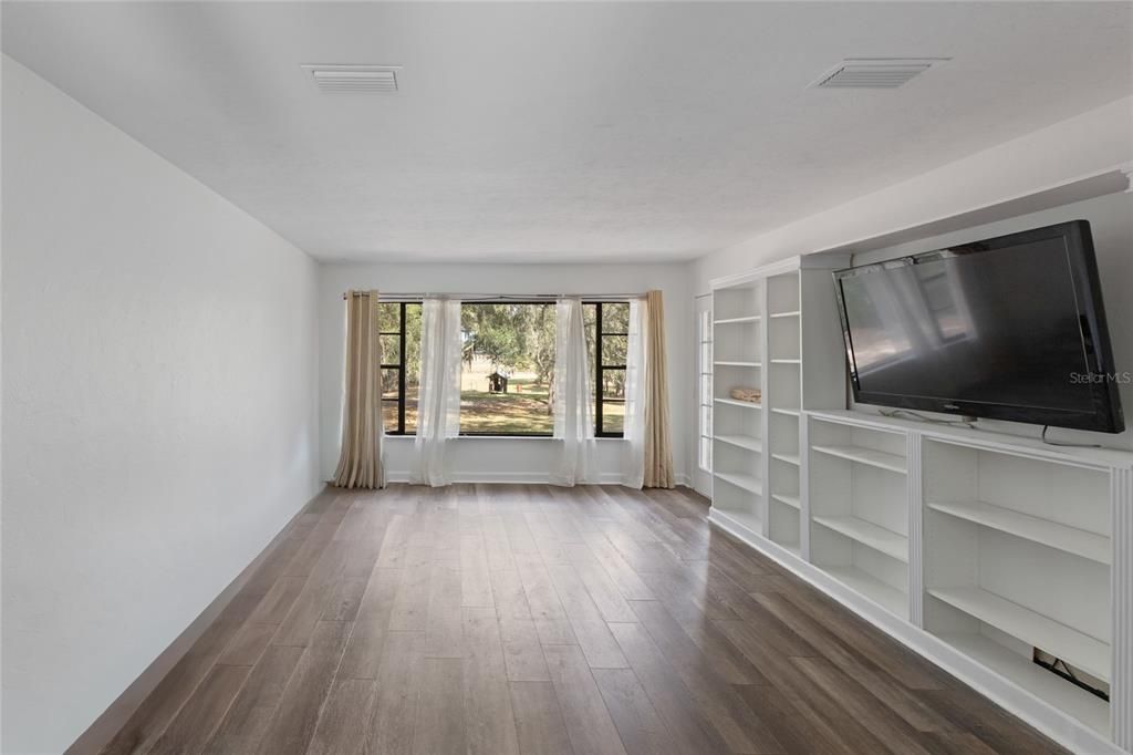 For Sale: $465,000 (3 beds, 2 baths, 2158 Square Feet)