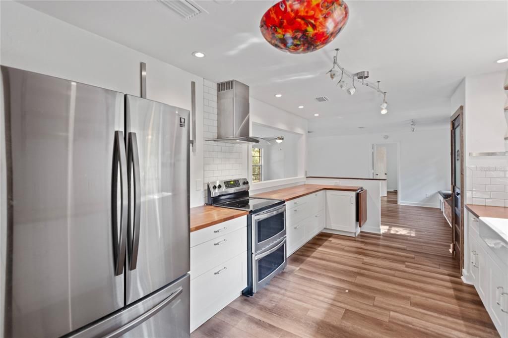 For Sale: $465,000 (3 beds, 2 baths, 2158 Square Feet)