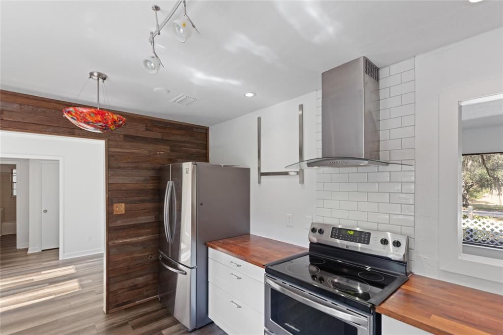For Sale: $465,000 (3 beds, 2 baths, 2158 Square Feet)