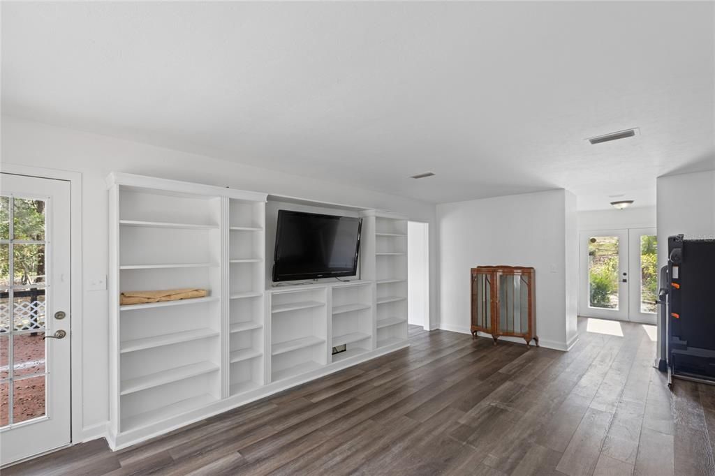 For Sale: $465,000 (3 beds, 2 baths, 2158 Square Feet)