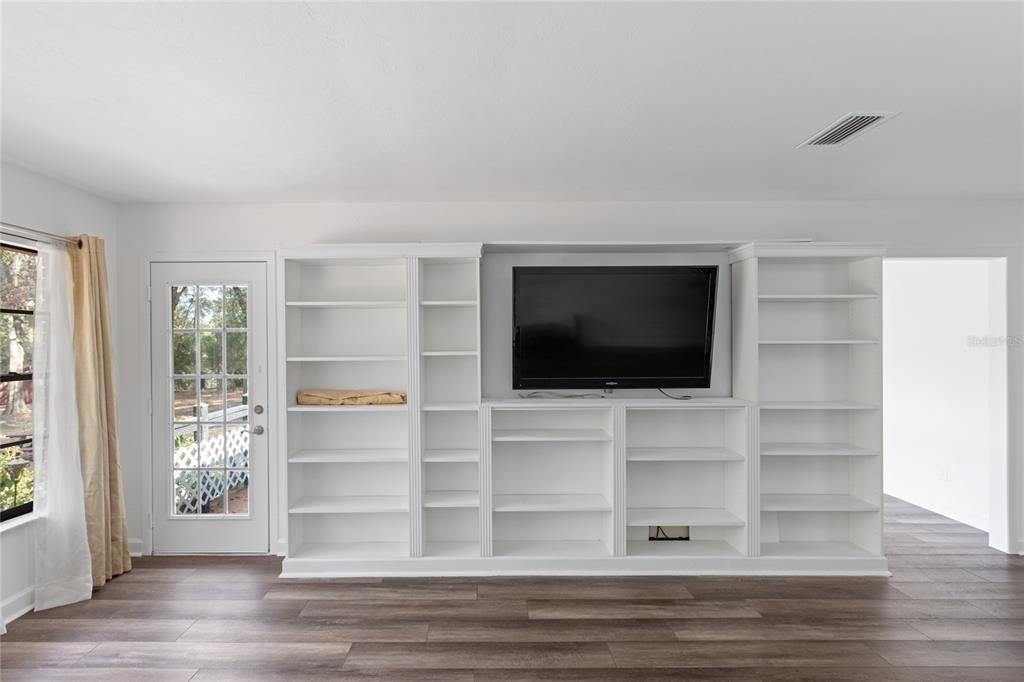 For Sale: $465,000 (3 beds, 2 baths, 2158 Square Feet)